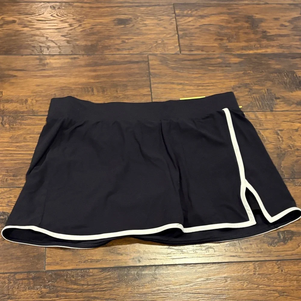 All in Motion Women's Black Skort with White Trim NWT - Picture 4 of 4